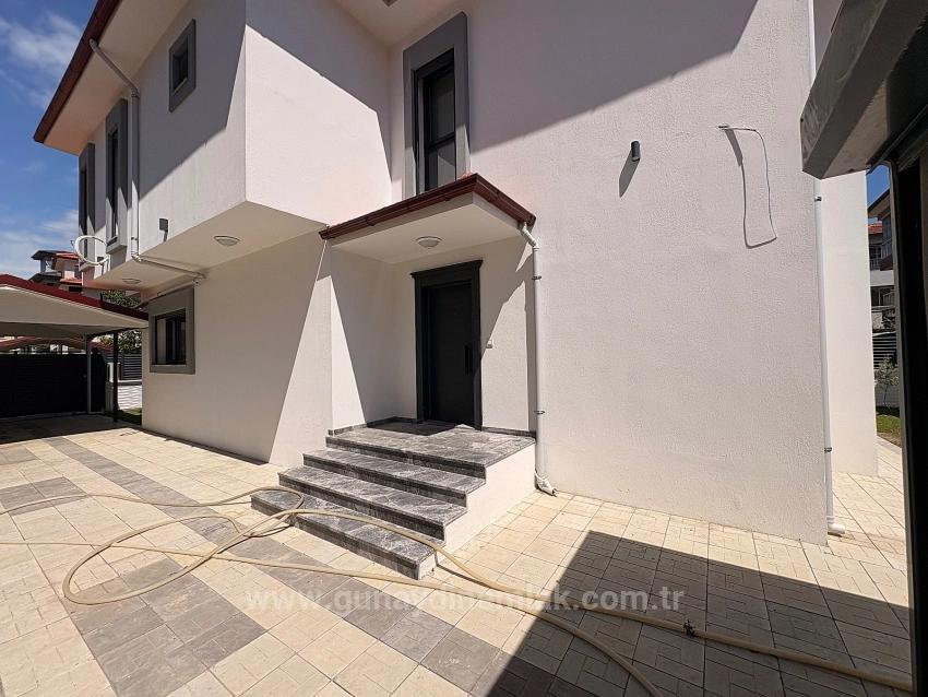 Freistehende, Brandneue Villa Mit 4 Schlafzimmern Und Einem Zusätzlichen Bad Im Viertel Ortaca Karaburun Zu Verkaufen.