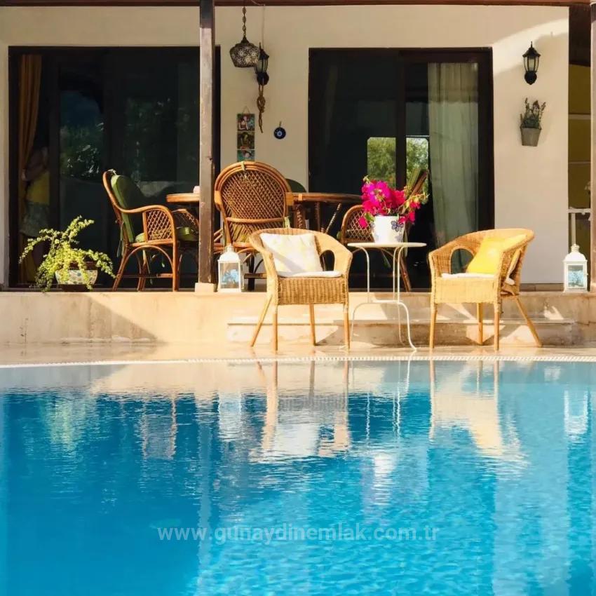 Freistehende 5+1 Triplex-Villa Mit Pool Im Stadtteil Gülpınar Von Dalyan Zu Verkaufen.