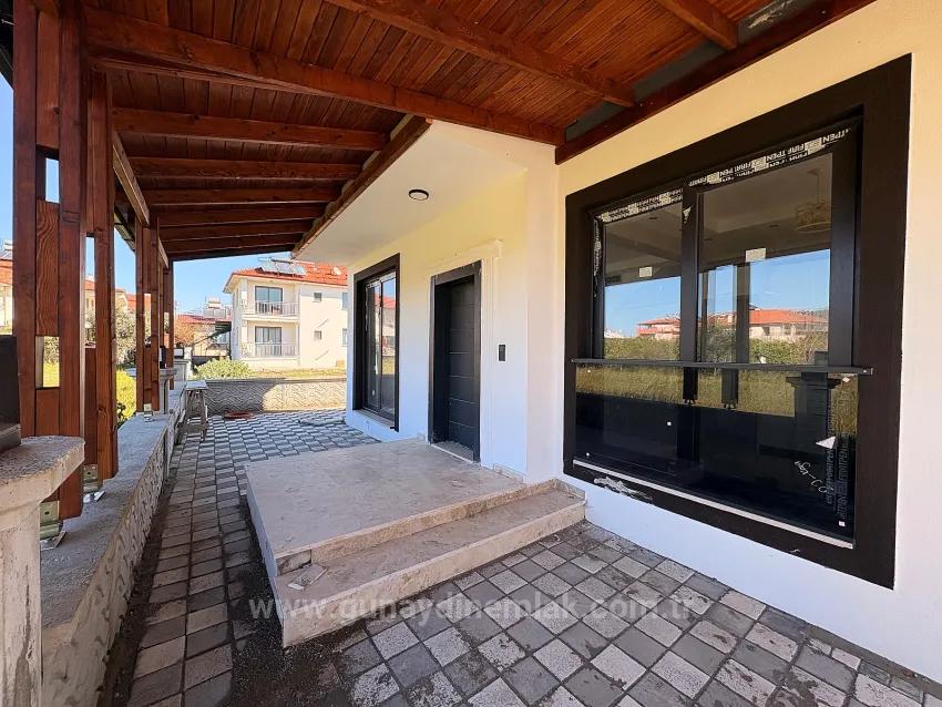 Ortaca Arıkbaşı Da Verkauf 4+1 Doppelhaushälfte Villa - Freistehende Villa | Vorne Freiraum