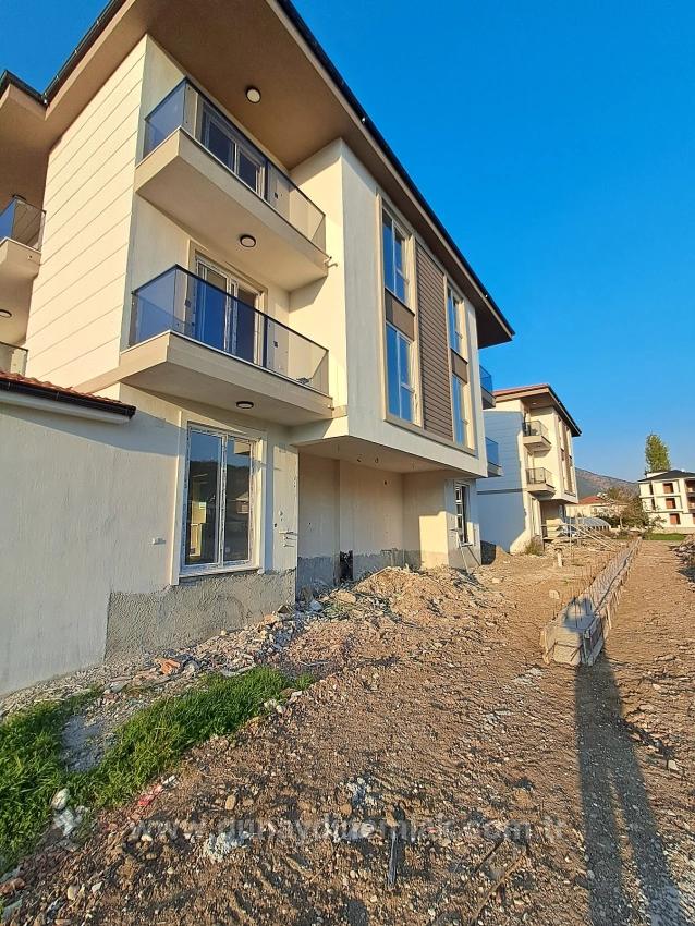 2+1 Wohnung Zum Verkauf In Ortaca Çaylı Mit Swimmingpool