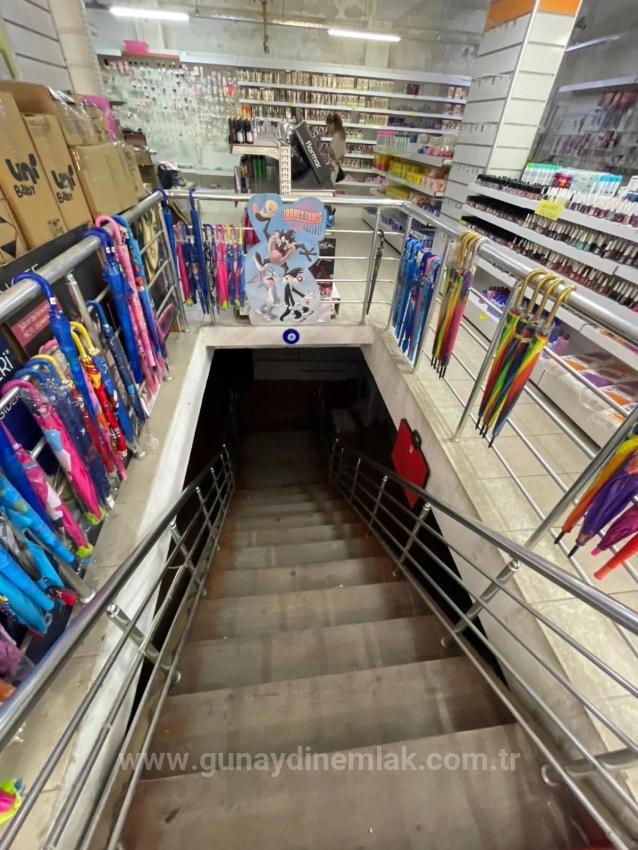 180 M² Großes Ladenlokal In Belebter Straße Zu Vermieten – Angebot Von Günaydın Real Estate