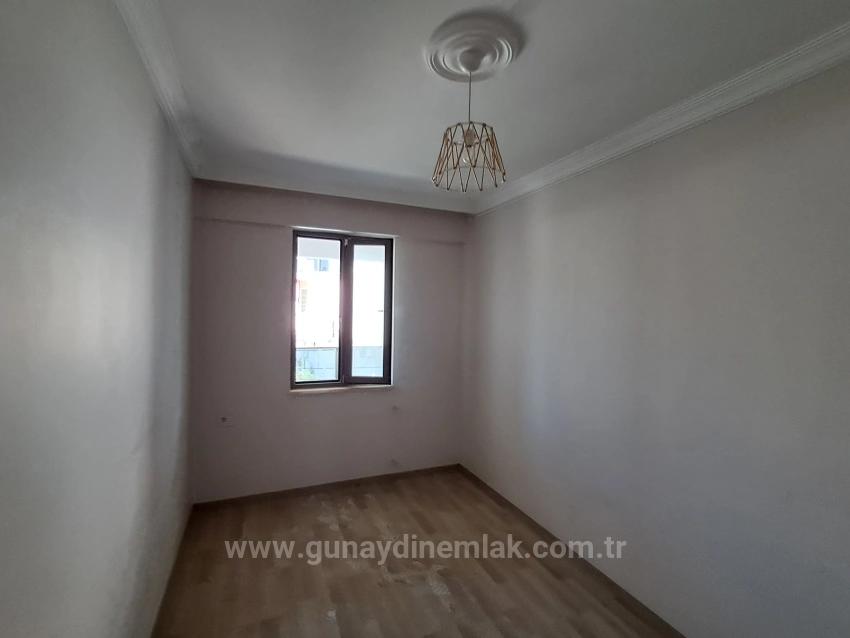 Günaydın Real Estate Bietet Eine Geräumige 1+1-Wohnung Im Stadtzentrum Zum Verkauf An.