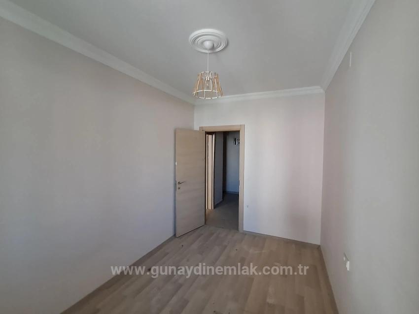 Günaydın Real Estate Bietet Eine Geräumige 1+1-Wohnung Im Stadtzentrum Zum Verkauf An.