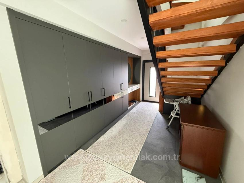 Günaydın Real Estate Bietet Eine Ultra-Luxuriöse, Freistehende Triplex-Villa Mit 6+1 Schlafzimmern Und Privatem Pool In Çaylı An.