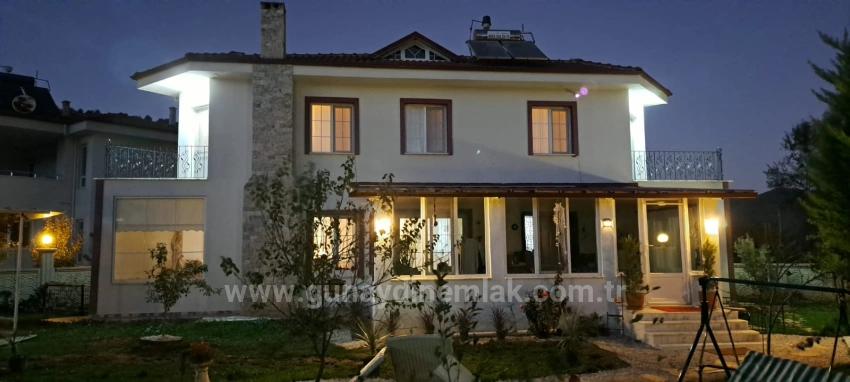 Günaydın Real Estate Bietet Eine Individuell Gestaltete, Voll Möblierte Villa Mit 3+1 Schlafzimmern Zum Verkauf In Kızılyaka, Ula An.