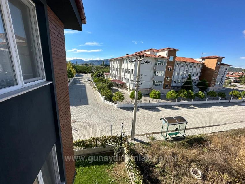 2+1-Zimmer-Wohnung Mit Eigenem Bad Und Pool Im Viertel Ortaca Bahçelievler Zu Verkaufen.