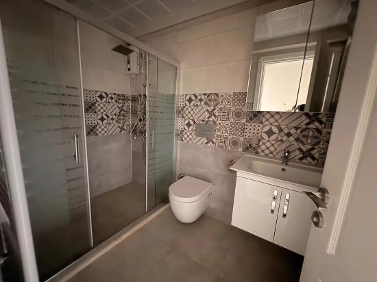 2+1-Zimmer-Wohnung Mit Eigenem Bad Im Stadtteil Ortaca Cumhuriyet Zu Vermieten.