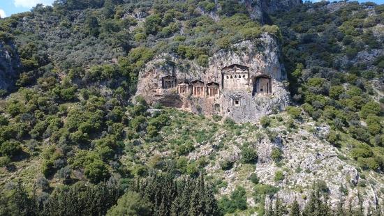 Freistehendes Haus Mit 2 Schlafzimmern Und Einem Zusätzlichen Zimmer Auf Einem 500 M² Großen Grundstück Im Zentrum Von Dalyan Zu Vermieten.