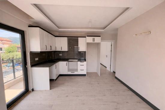 2+1-Zimmer-Wohnung Im Mittleren Stockwerk Zur Miete Im Stadtteil Ortaca Karaburun.