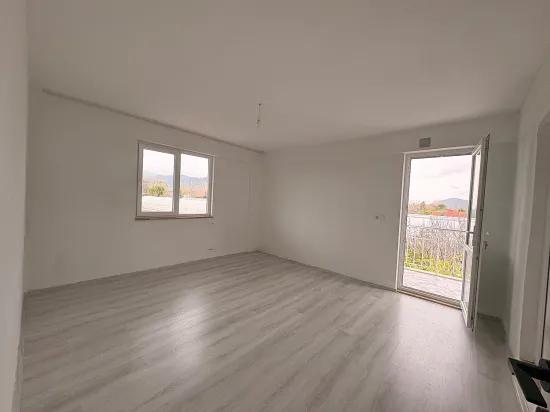 Geräumige Mietwohnung 4+1 Zimmer Ortaca Gölbaşı Da - In Der Natur