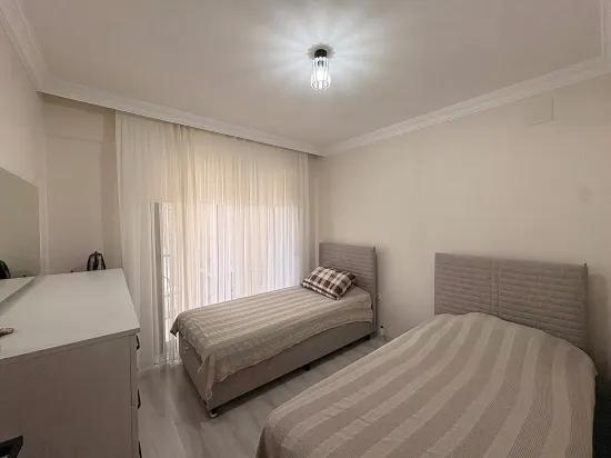 Geräumige Wohnung, mit Glasbalkon - Elternbadezimmer 2+1 Wohnung