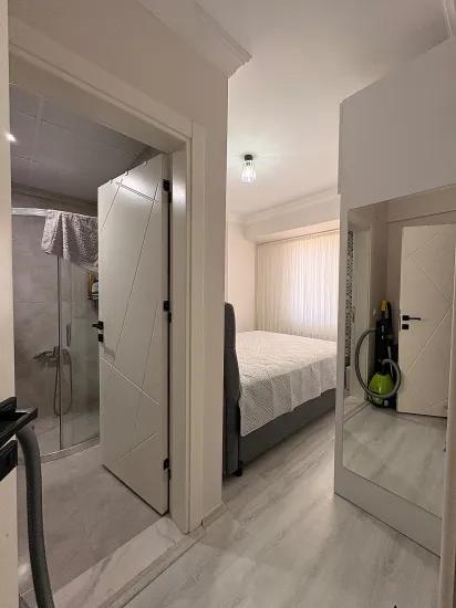 Geräumige Wohnung, mit Glasbalkon - Elternbadezimmer 2+1 Wohnung