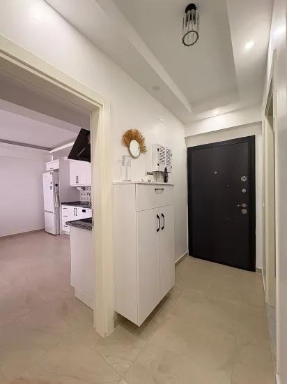 Geräumige Wohnung, mit Glasbalkon - Elternbadezimmer 2+1 Wohnung