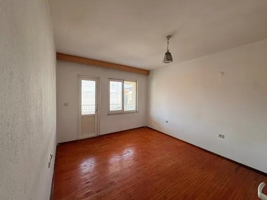 Zentrale Lage mit geschlossener Küche 2+1 Wohnung - Zu vermieten