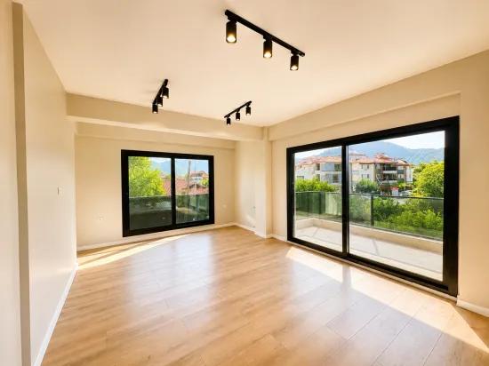 Republik mit geschlossenem Kochbereich mietbares 2+1 Apartment geräumig luftig