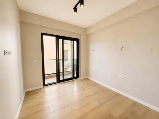 Republik mit geschlossenem Kochbereich mietbares 2+1 Apartment geräumig luftig