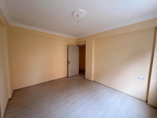 In Ortaca Beşköprü geräumige 3+1 Wohnung zum Verkauf, für hohe Kredite geeignet.