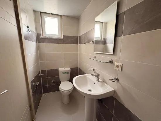 In Ortaca Beşköprü geräumige 3+1 Wohnung zum Verkauf, für hohe Kredite geeignet.