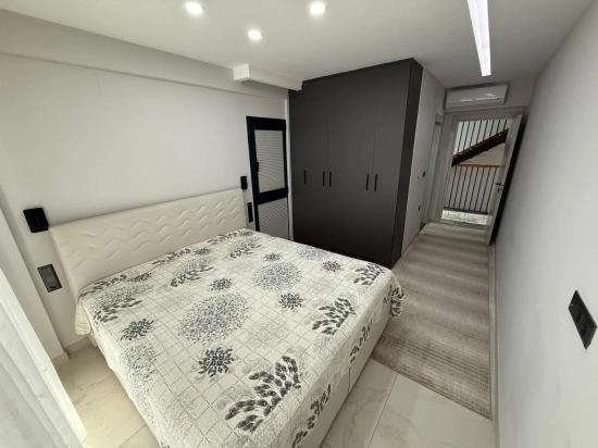 Günaydın Real Estate Bietet Eine Ultra-Luxuriöse, Freistehende Triplex-Villa Mit 6+1 Schlafzimmern Und Privatem Pool In Çaylı An.