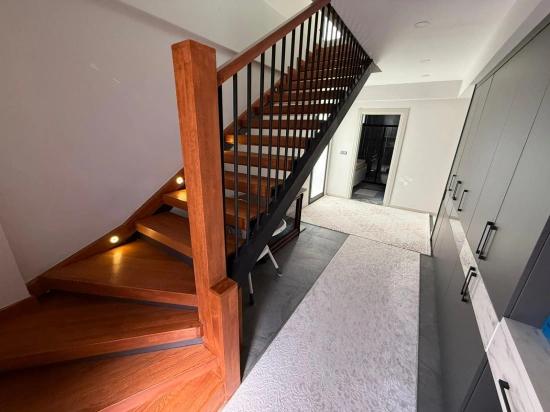 Günaydın Real Estate Bietet Eine Ultra-Luxuriöse, Freistehende Triplex-Villa Mit 6+1 Schlafzimmern Und Privatem Pool In Çaylı An.