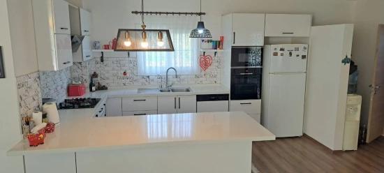 Günaydın Real Estate Bietet Eine Individuell Gestaltete, Voll Möblierte Villa Mit 3+1 Schlafzimmern Zum Verkauf In Kızılyaka, Ula An.