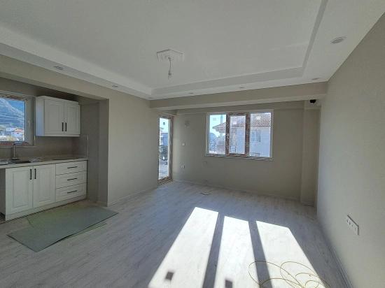 Günaydın Real Estate Bietet Eine 2+1-Wohnung Mit Pool Im Viertel Atatürk Zum Verkauf An.