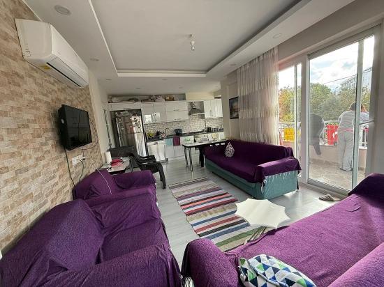 Günaydın Real Estate Bietet Eine Geräumige 85 M2 Große 2+1-Wohnung Zum Verkauf In Çaylı.