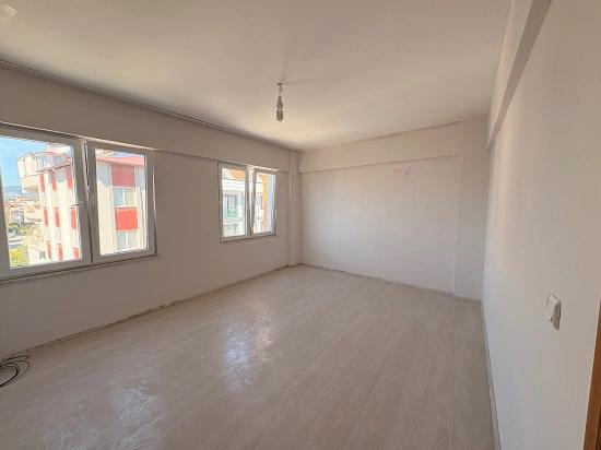 2+1 Wohnung Mit Geschlossener Küche Zum Verkauf Im Stadtteil Karaçalı, Dalaman, Muğla.