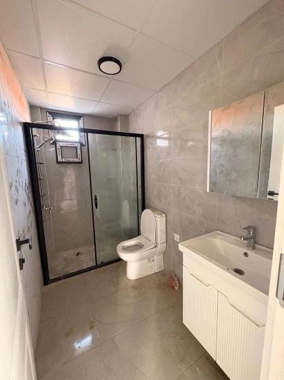 2+1-Zimmer-Wohnung Mit Geschlossener Küche Im Stadtteil Ortaca Karaburun Zu Verkaufen.