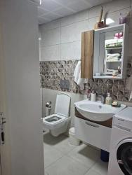 75 M² Große, Möblierte 1+1-Zimmer-Wohnung Im Zentrum Von Günaydın Real Estate Zu Verkaufen.