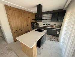 Günaydın Real Estate Bietet Eine Ultra-Luxuriöse, Freistehende Triplex-Villa Mit 6+1 Schlafzimmern Und Privatem Pool In Çaylı An.