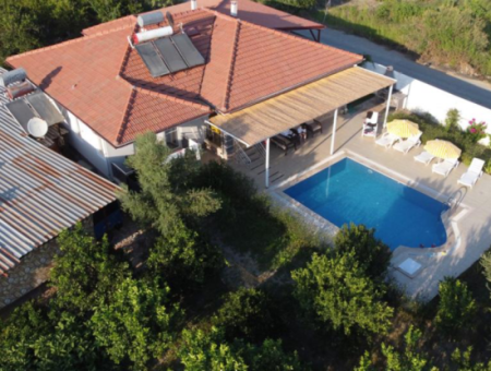 2 Villen Zum Verkauf Mit Pool Auf Einem 2.850 M2 Großen Grundstück In Ortaca Yeşilyurt.