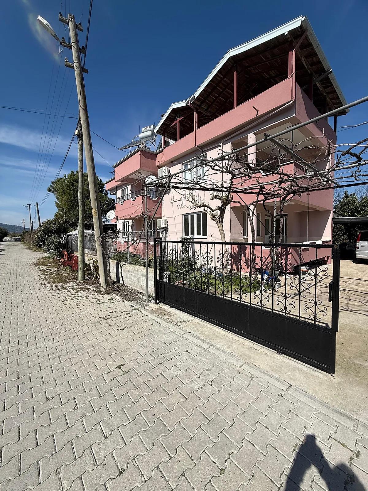 In Ortaca Dikmekavak 3+1 Wohnung Zu Vermieten, Geschlossene Küche, Gartenetage, Teilweise Freistehend