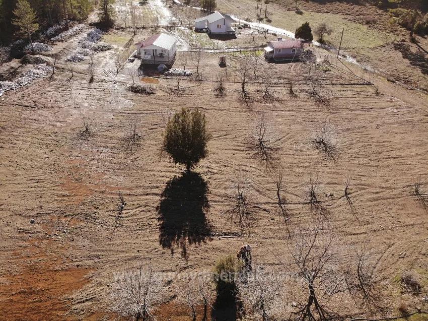 In The Köyceğiz Çövenli Plateau, A 1.100 M² Field For Sale
