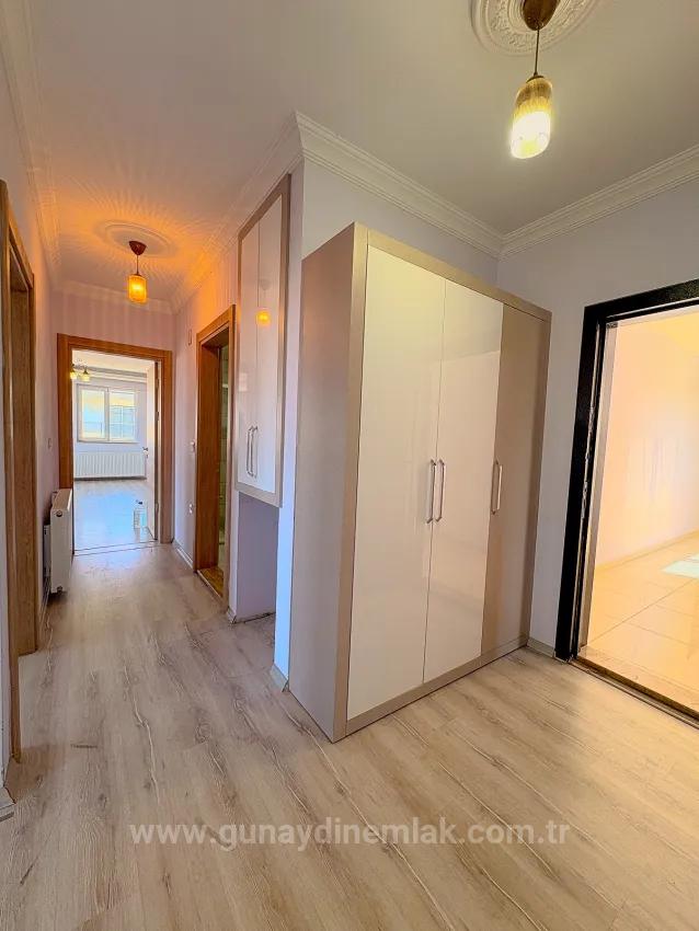 Ortaca Cumhuriyet Neighbourhood Central-Heated 3+1 Rental Flat