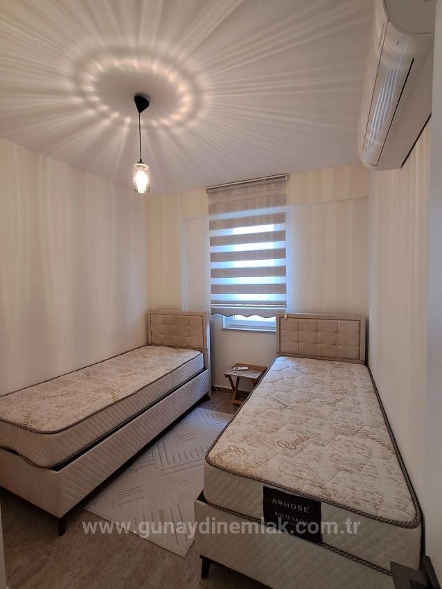 Günaydin Emlaktan Karaburunda Havuzlu Site Eşyali 2+1 Kiralik Daire