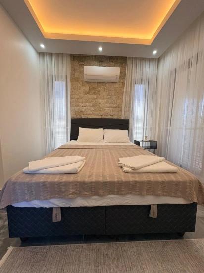 Farmhouse And Land For Sale In Dalyan Eskiköy, 14 Acres