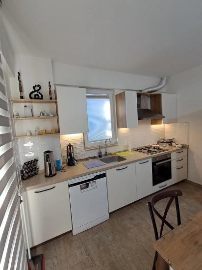 Günaydin Emlaktan Karaburunda Havuzlu Site Eşyali 2+1 Kiralik Daire