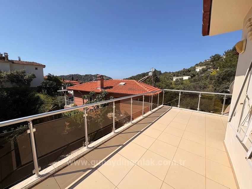 Сдается В Аренду Полностью Меблированная Двухуровневая Квартира (3+1) В Районе Сарыгерме, Ортаджа.