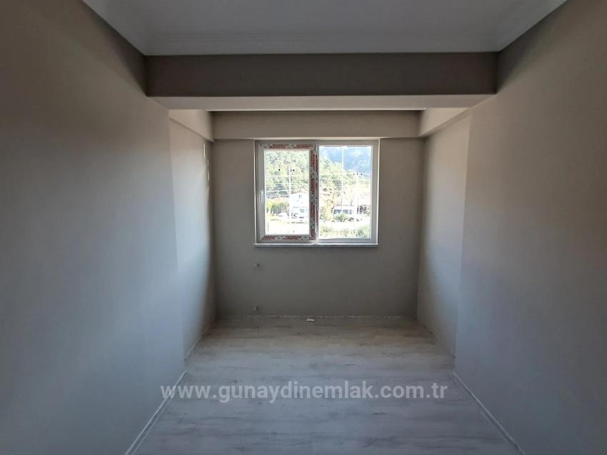 Агентство Недвижимости Günaydın Предлагает На Продажу Квартиру С 2 Спальнями И 1 Ванной Комнатой, А Также Бассейном, В Районе Ататюрк.