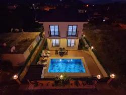 В Аренду Вилла 4+1 в Cumhuriyet Ortaca - 180 m²