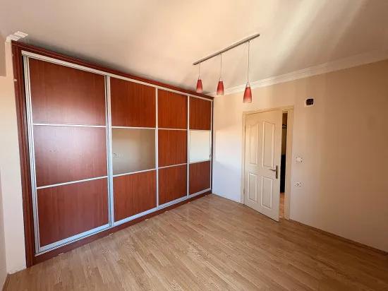 В Ortaca Terzilailer 3+1 Арендная Квартира, Закрытая Кухня, На Улице