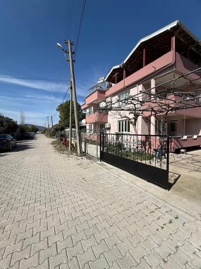 В Ortaca Dikmekavak 3+1 Арендная Квартира, Закрытая Кухня, Садовый Этаж, Полуотдельный