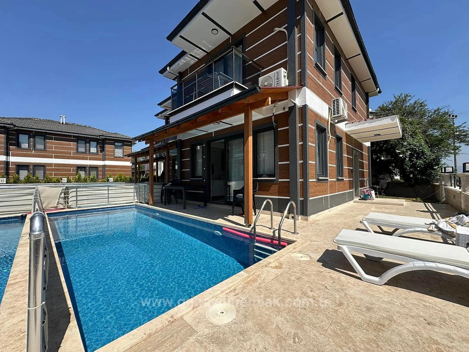 Dalyan Metinlerde Havuzlu 3+1 Satılık Villa