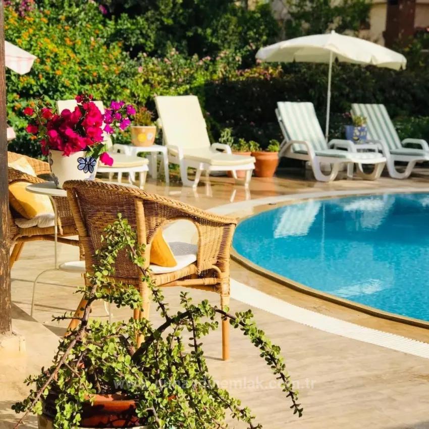 Dalyan Gülpınar Mah. Satılık Havuzlu 5+1 Tripleks Müstakil Villa