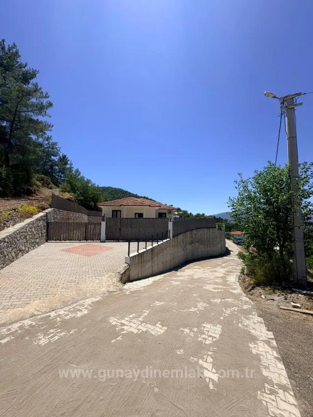 Tepearası Mahallesi'nde 4+1 Müstakil Havuzlu Villa