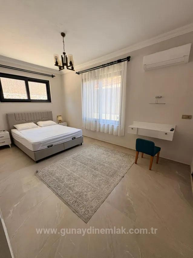Tepearası Mahallesi'nde 4+1 Müstakil Havuzlu Villa