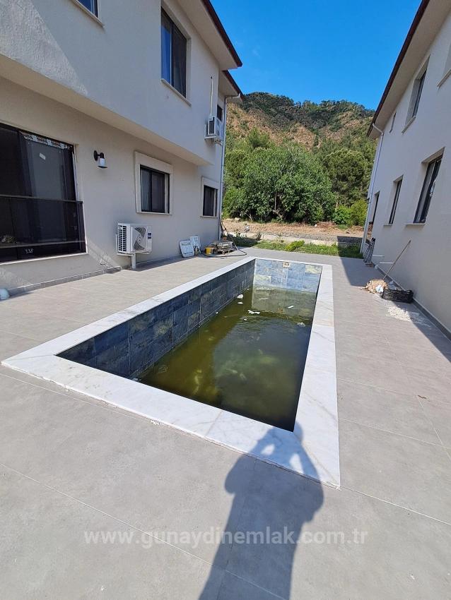 Ortaca Atatürk Mahallesinde 3+1 Sıfır Eşyalı Satılık Havuzlu Villa