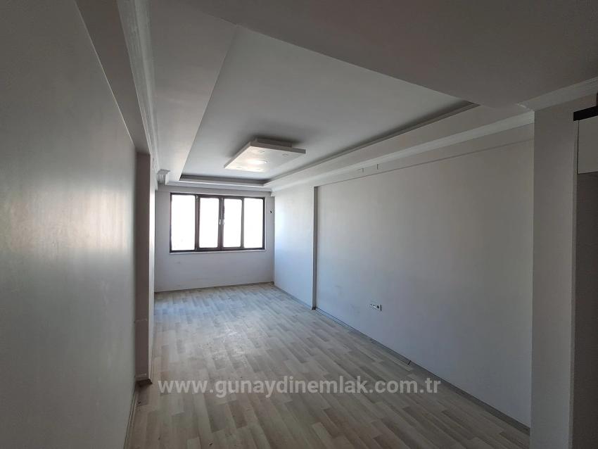 Günaydın Emlaktan Merkezde Geniş 1+1 Satılık Daire