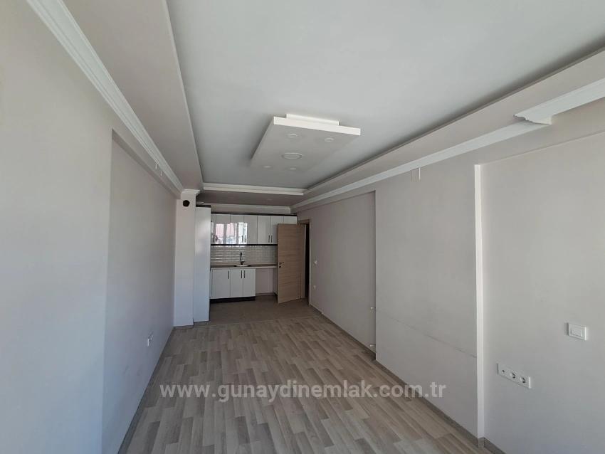 Günaydın Emlaktan Merkezde Geniş 1+1 Satılık Daire
